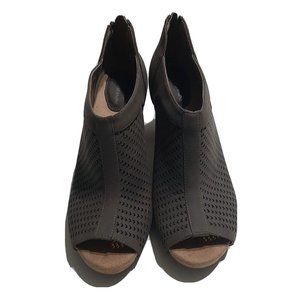 GIANI BERNINI Alanny Perforated Booties Peep Toe Taupe Chunky Heel Shoes 7.5M